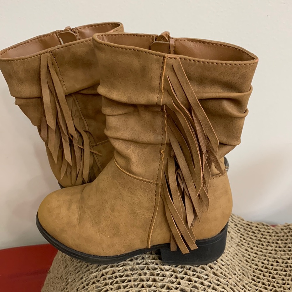 Faded glory, Boots, girls beige, suede fringe, pre-owned sz 10 smoke-free